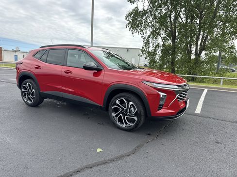 New 2026 Chevrolet Trax RS w/ Sunroof Package FWD image 32