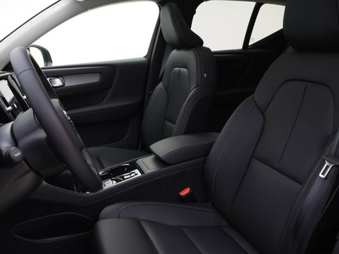 Certified 2026 Volvo XC40 B5 Plus w/ Protection Package Premier image 6