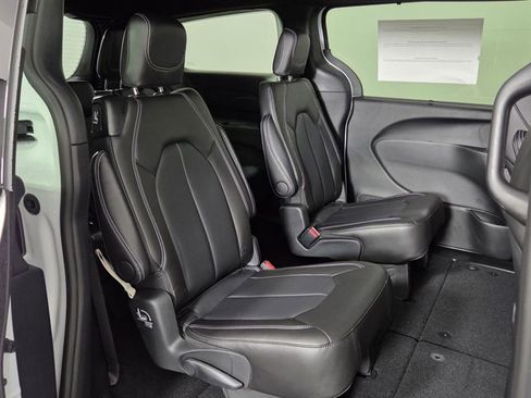 New 2026 Chrysler Pacifica Select FWD image 30