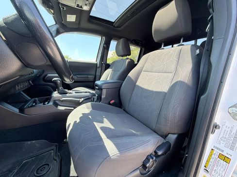 Used 2016 Toyota Tacoma TRD Sport w/ Premium & Technology Package image 25