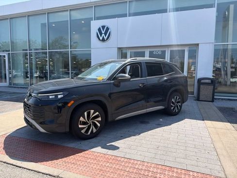Certified 2025 Volkswagen Tiguan S FWD image 1