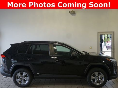 Used 2025 Toyota RAV4 LE AWD/4WD image 2