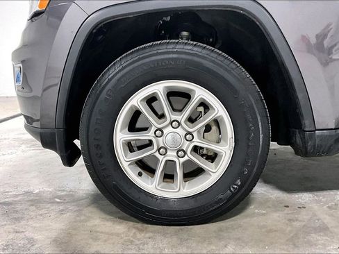 Used 2019 Jeep Grand Cherokee Laredo AWD/4WD image 10