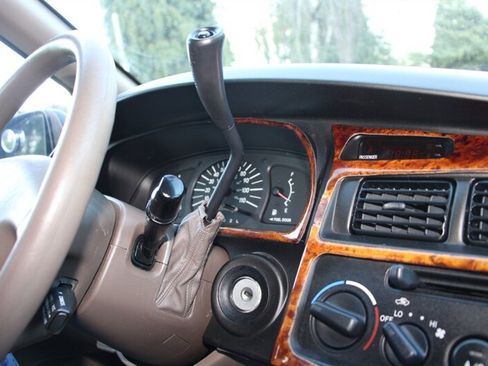 Used 1999 Toyota Sienna CE FWD image 8