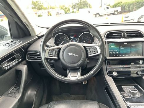 Used 2019 Jaguar F-PACE Prestige image 14
