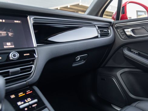 New 2026 Porsche Macan AWD/4WD image 33
