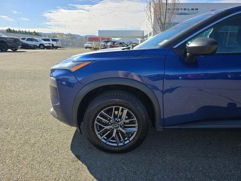 Used 2023 Nissan Rogue S image 18
