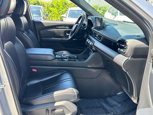 Certified 2025 Honda Pilot TrailSport image 10