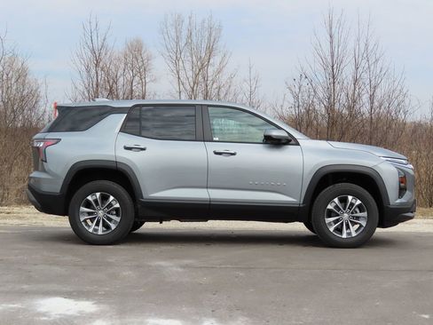 New 2026 Chevrolet Equinox LT FWD image 2