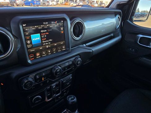 Used 2020 Jeep Wrangler Unlimited Sahara image 28