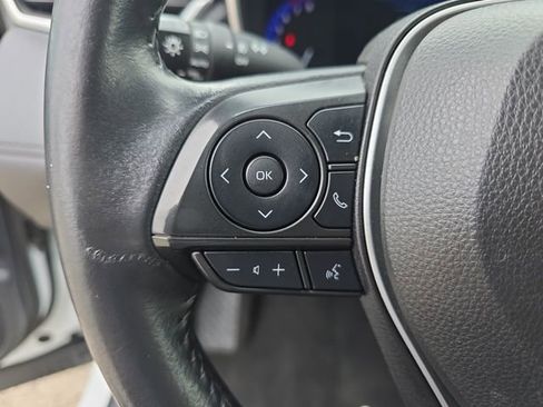 Used 2022 Toyota Corolla Cross XLE image 16