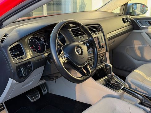 Used 2017 Volkswagen Golf Alltrack S image 7