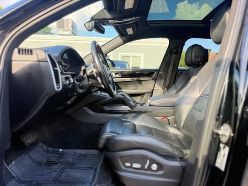 Used 2020 Porsche Cayenne AWD/4WD image 9