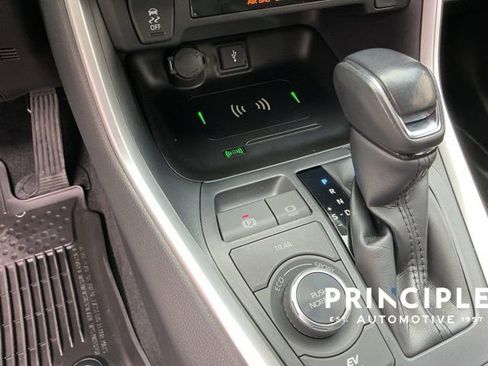 Used 2022 Toyota RAV4 SE image 17