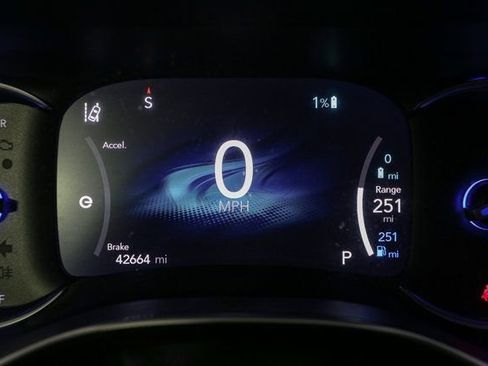 Used 2023 Chrysler Pacifica Limited image 38