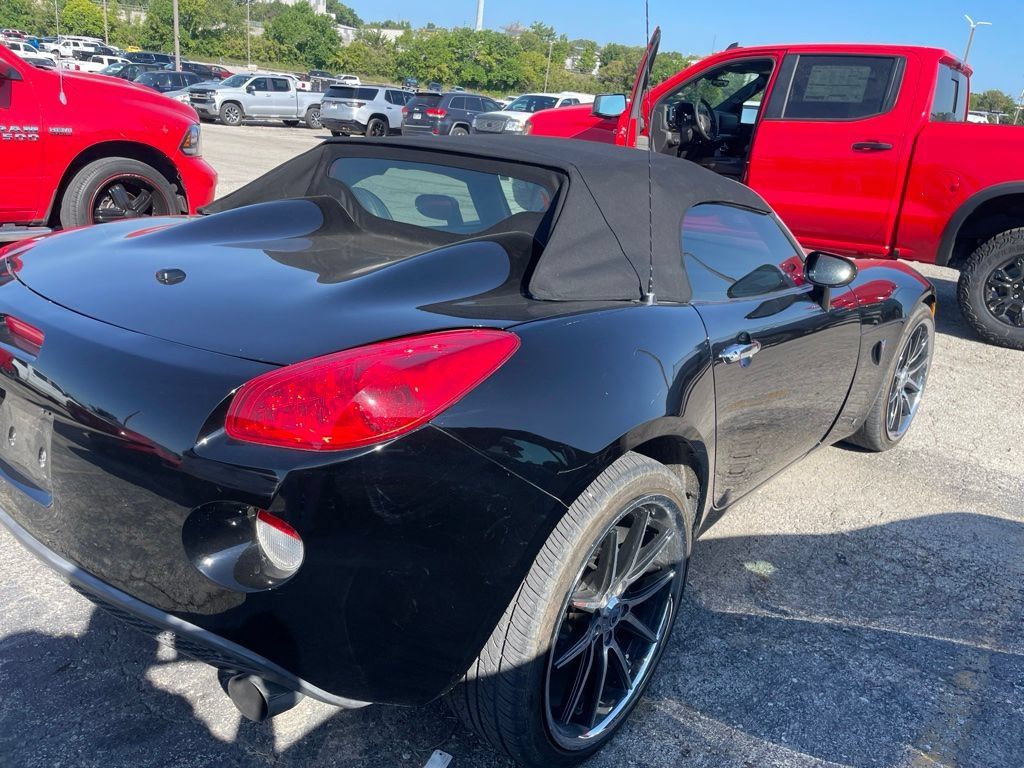 Used 2007 Pontiac Solstice Convertible w/ Premium Package RWD image 4