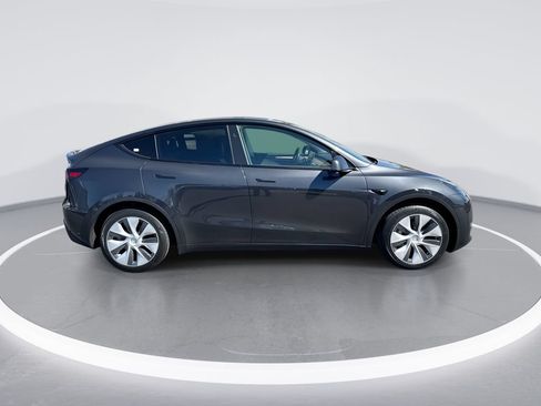 Used 2024 Tesla Model Y 2WD image 9