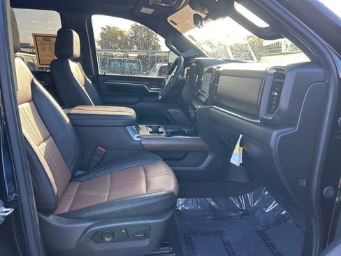 Used 2025 Chevrolet Silverado 3500 High Country w/ High Country Premium Package image 26