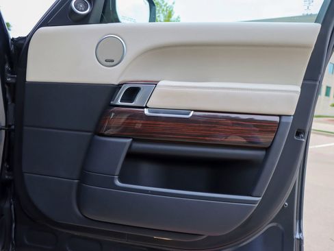 Used 2017 Land Rover Range Rover HSE image 10