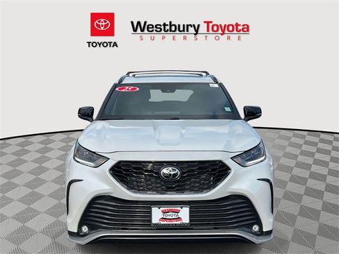 Certified 2025 Toyota Highlander XSE image 3