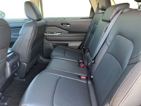 Certified 2025 Nissan Pathfinder SL image 14