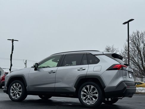 Used 2019 Toyota RAV4 XLE Premium image 14
