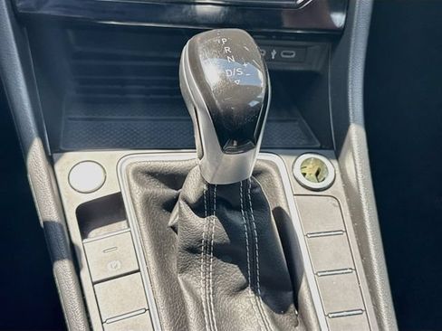 Used 2025 Volkswagen Jetta SE FWD image 22