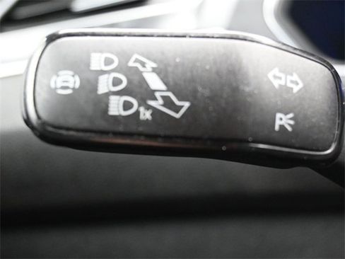 Used 2022 Volkswagen Tiguan SE image 29