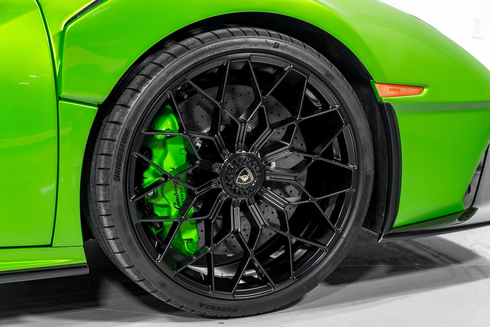 Used 2023 Lamborghini Huracan STO RWD image 49