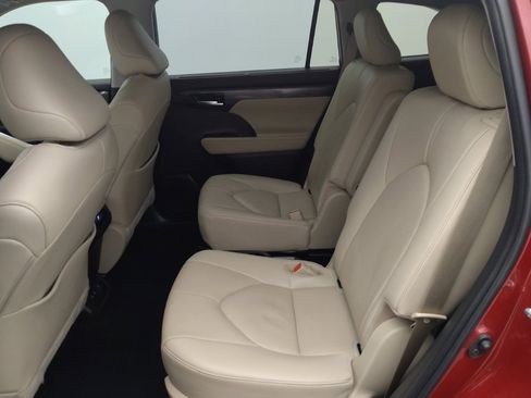 Used 2020 Toyota Highlander Limited FWD image 18