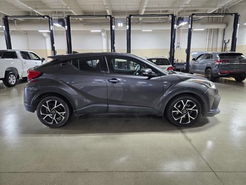 Used 2018 Toyota C-HR XLE FWD image 8