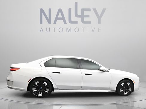 Used 2023 BMW i7 xDrive60 AWD/4WD image 19