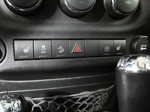 Used 2018 Jeep Wrangler Unlimited Rubicon w/ Dual Top Group AWD/4WD image 33