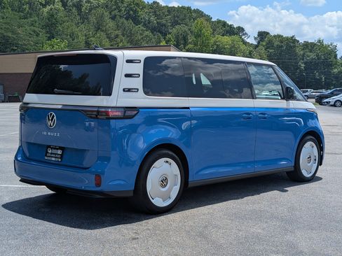 Used 2025 Volkswagen ID. Buzz 1st Edition RWD image 9