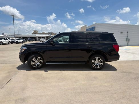 Used 2023 Ford Expedition XLT RWD image 4