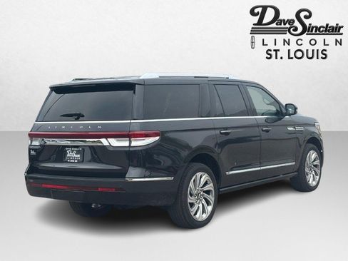 Certified 2024 Lincoln Navigator L Reserve AWD/4WD image 3