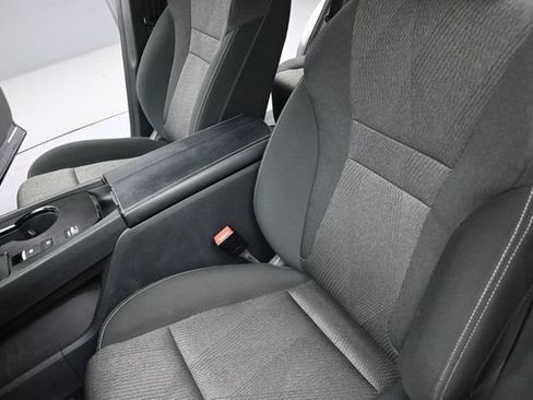 Used 2025 Nissan Rogue SV FWD image 15