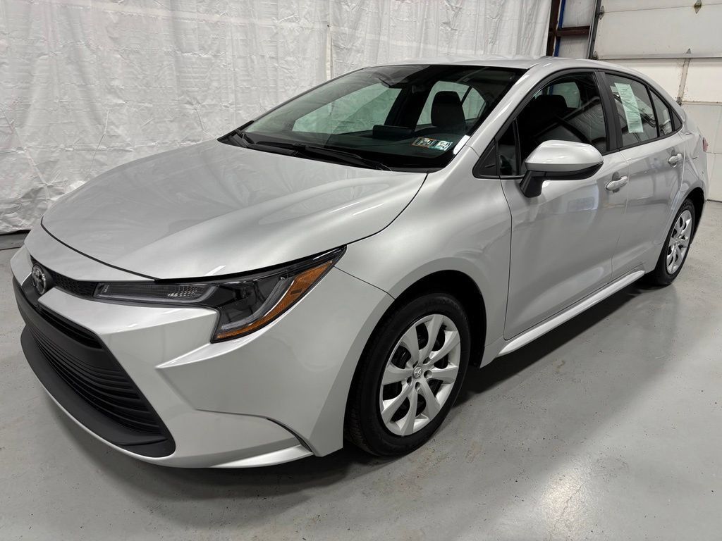 Used 2026 Toyota Corolla LE FWD image 3