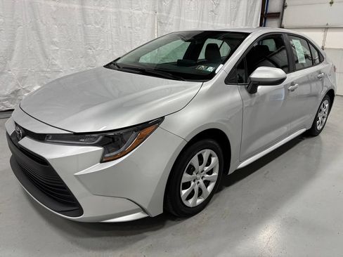 Used 2026 Toyota Corolla LE FWD image 3