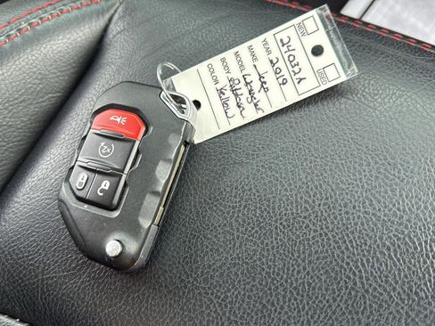 Used 2019 Jeep Wrangler Unlimited Rubicon image 35