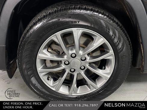 Used 2021 Jeep Cherokee Latitude Plus image 11