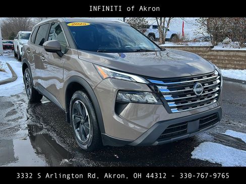 Used 2025 Nissan Rogue SV w/ SV Premium Package image 17