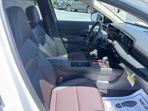 Used 2026 Nissan Kicks SR w/ SR Premium Package FWD image 30