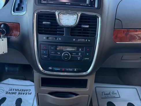Used 2013 Chrysler Town & Country Touring image 14