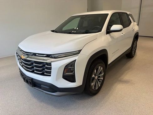 Used 2026 Chevrolet Equinox LT AWD/4WD image 3