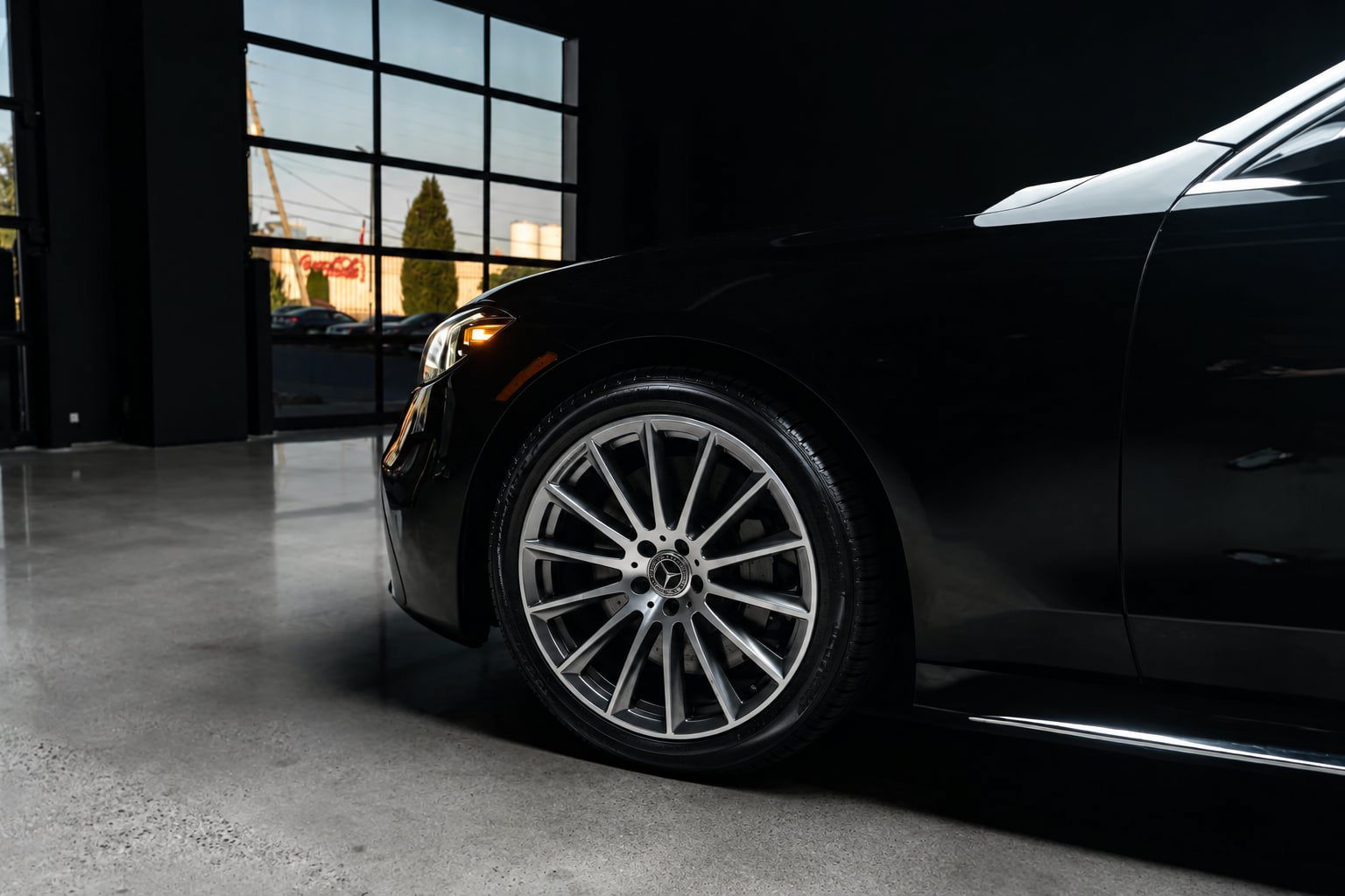 Used 2022 Mercedes-Benz S 500 4MATIC w/ AMG Line Package image 18