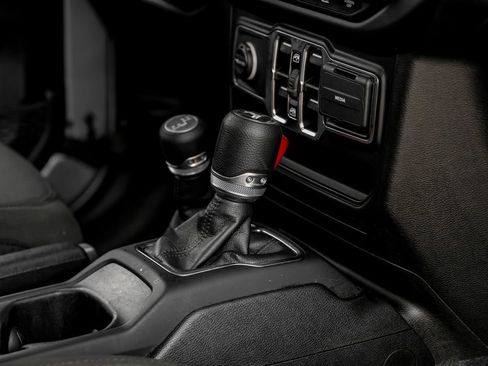 Used 2021 Jeep Wrangler Unlimited Sport image 33