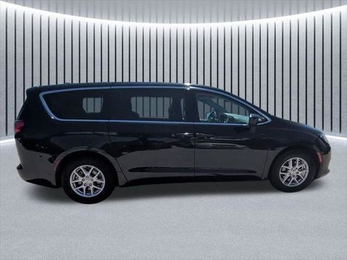 Certified 2023 Chrysler Voyager LX FWD image 18