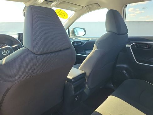 Used 2021 Toyota RAV4 LE image 13