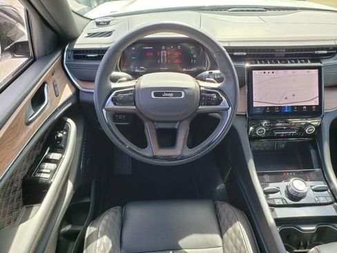New 2023 Jeep Grand Cherokee Summit w/ Luxury Tech Group V image 9